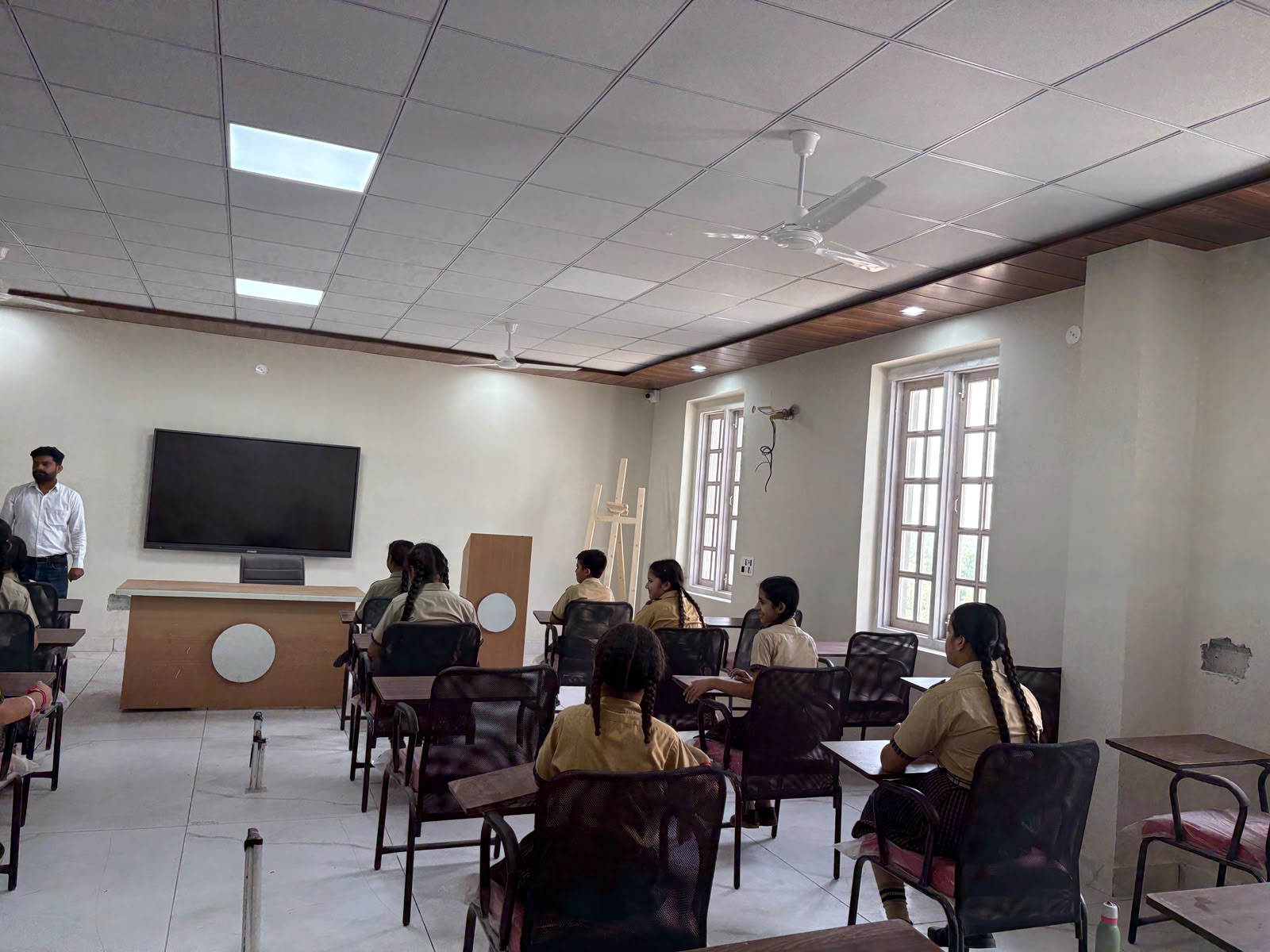 Smart Classroom - Photo 2